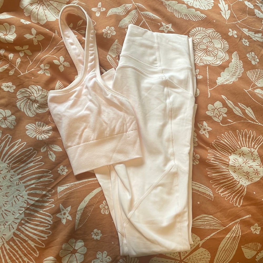 Extremely comfortable workout set.